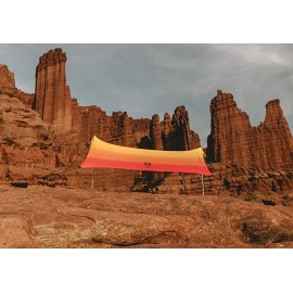 Neso Sidelines Grande: Versátil refugio deportivo esquinas y postes patentados estacas 100% recicladas puesta del sol - WLCMH7GP